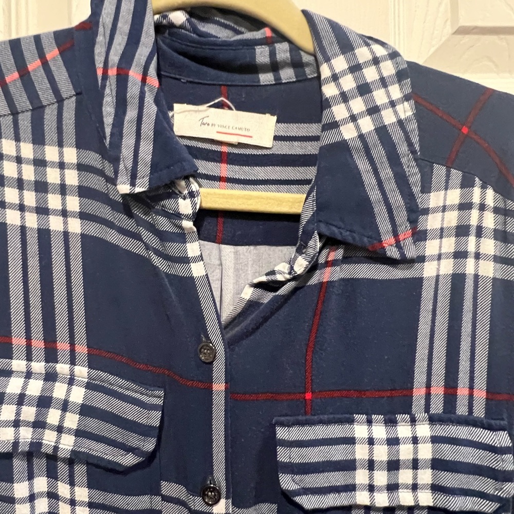 Two by Vince Camuto button down with roll up sleeves and button - Picture 4 of 7